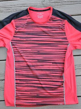 Red and Black Tek Gear Dry Tek Sports Tee Striped Size Large L